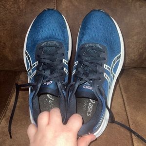 Asics Gel Excites 9’s!! Size 6.5!